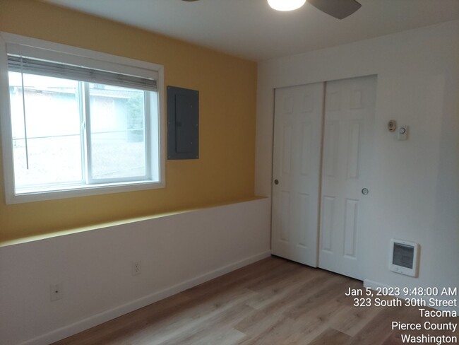 Building Photo - For Rent - Tacoma darling 1 bedroom 1 bath...