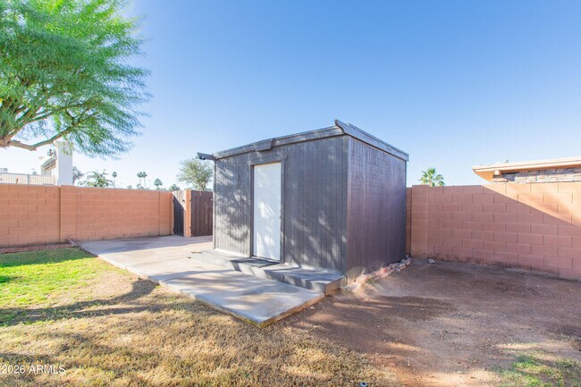 Building Photo - 1813 E Ellis Dr