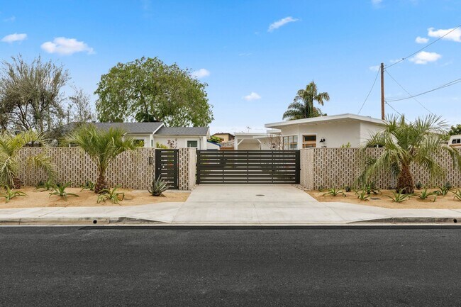 Building Photo - Carr- 1636-1638 Santa Ana