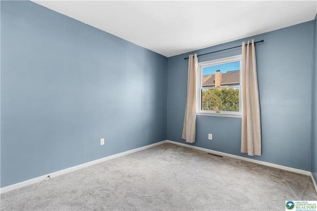 Building Photo - 1885 Redwood Dr