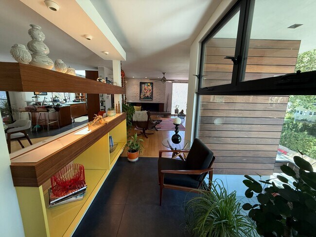 Building Photo - Mid-Century Modern 3-Bedroom Home with Pri...