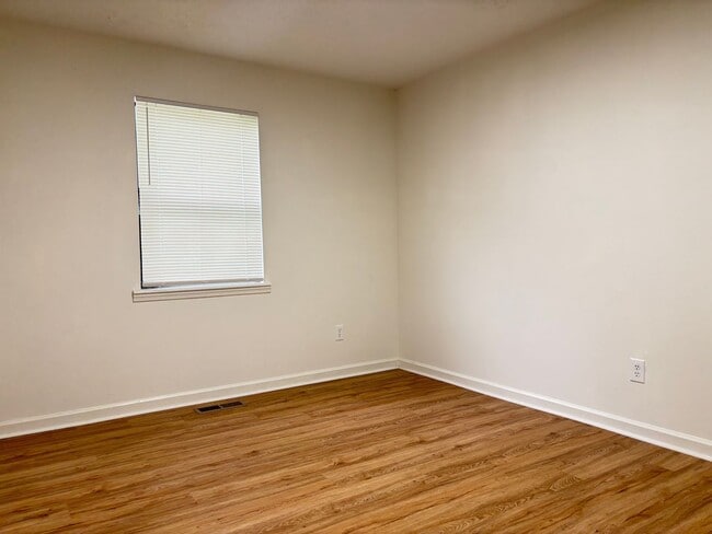 Building Photo - Great Townhouse in Douglasville