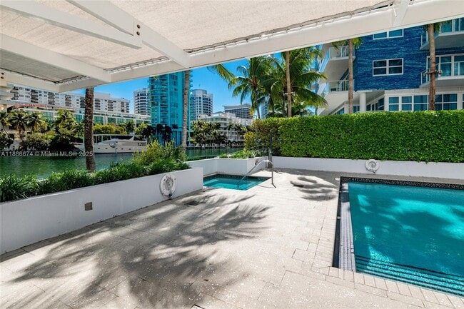 Building Photo - 6103 Aqua Ave