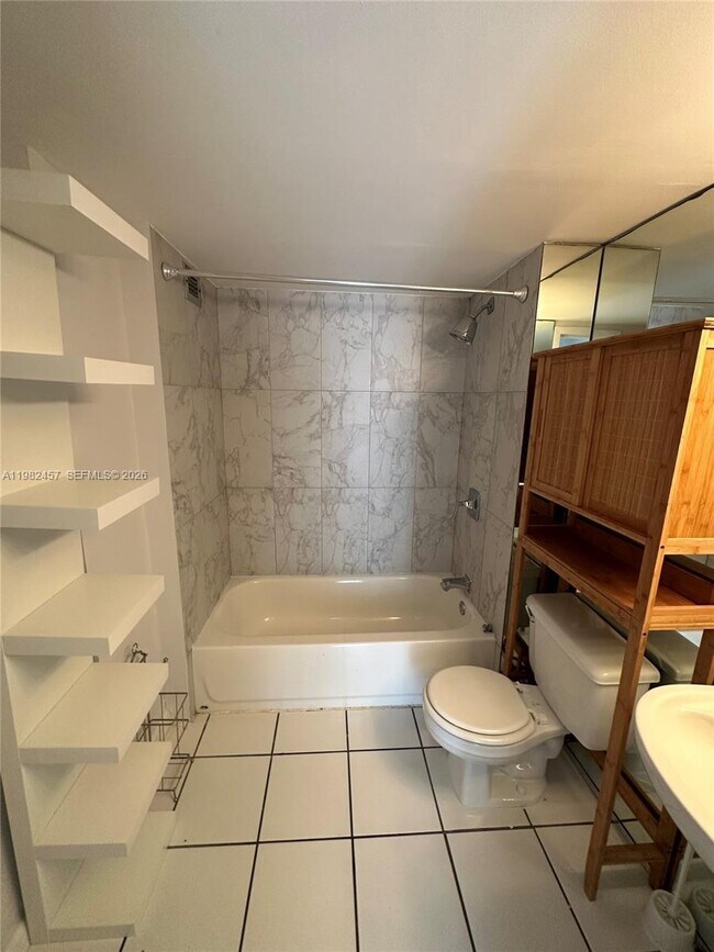 Building Photo - 200 SE 15th Rd