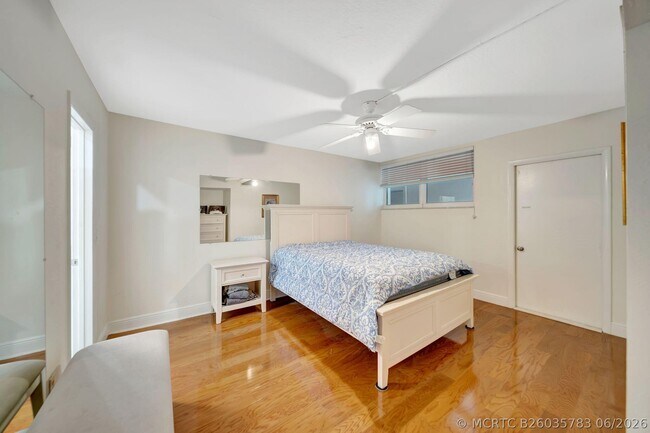 Building Photo - 3100 NE 49th St
