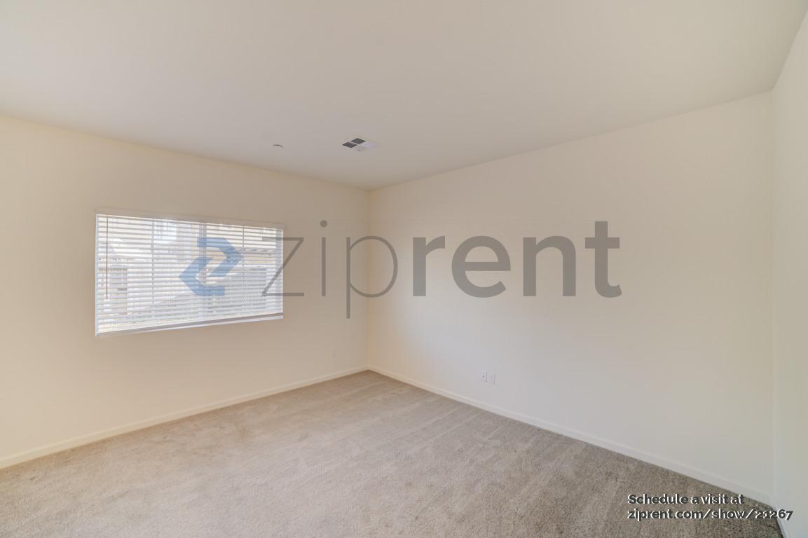 Building Photo - Unit