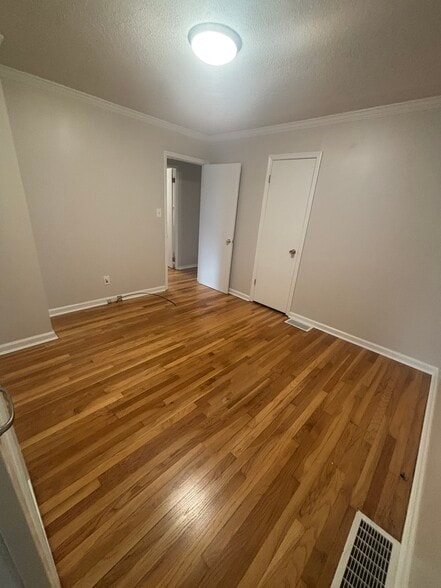 Building Photo - 977 Magie Ave