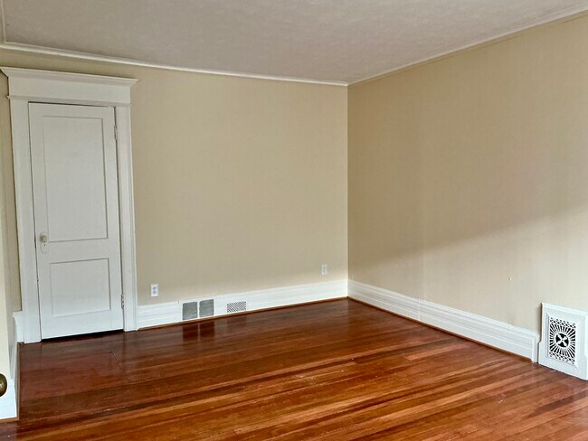 Building Photo - 30 Strathallen