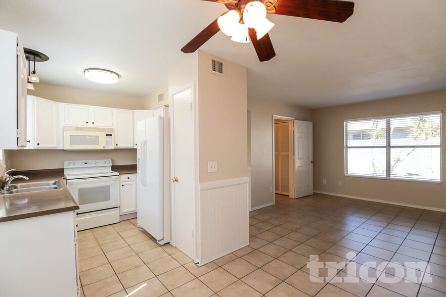 Building Photo - 1406 E Kerry Ln