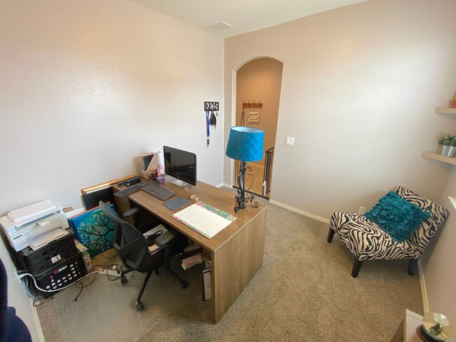 Building Photo - East El Paso 3 bed Refrig A/C w/office!
