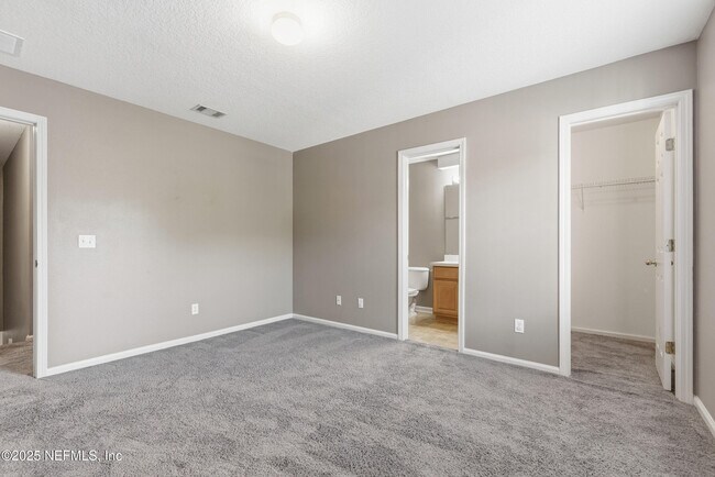 Building Photo - 216 Scrub Jay Dr