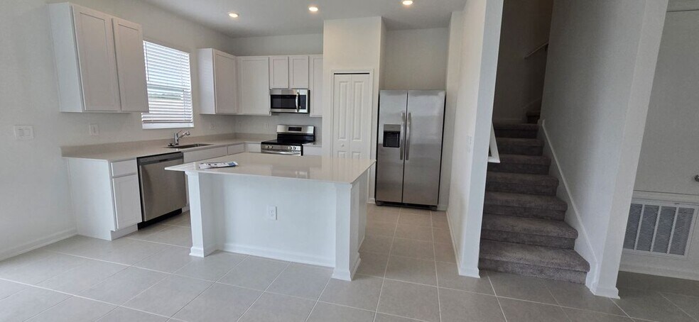 Building Photo - 2584 Skyline Lp