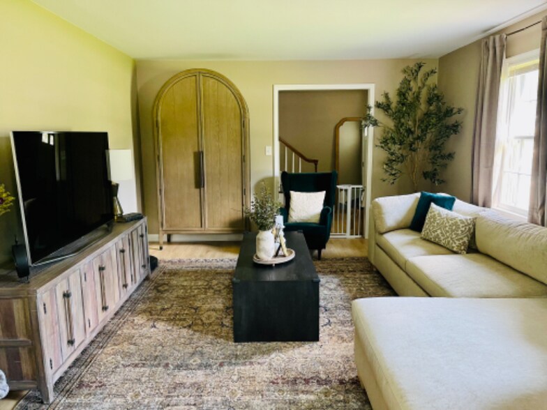 Building Photo - 4801 Kennedy St