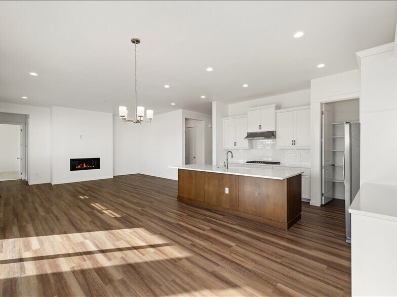 Building Photo - 1523 W Switchgrass Ct