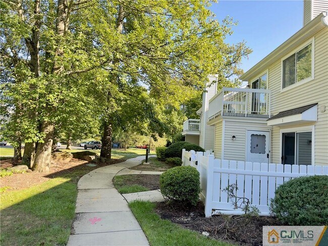 Building Photo - 2 Wynwood Dr