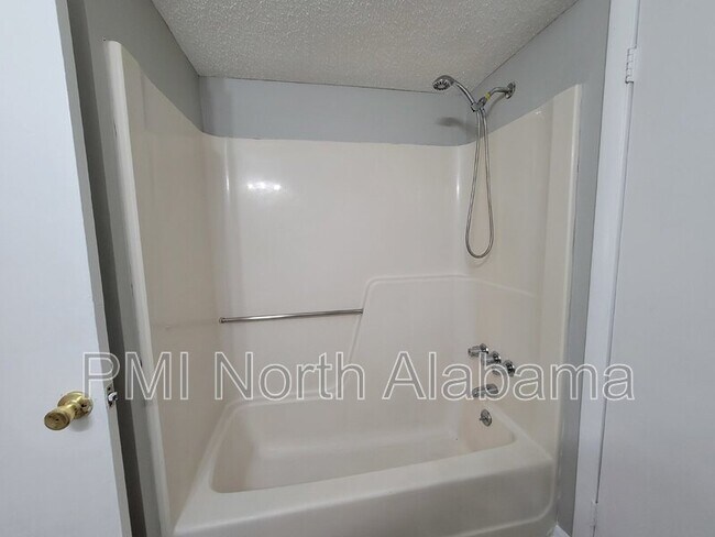 Building Photo - 1818 Glenn St SW