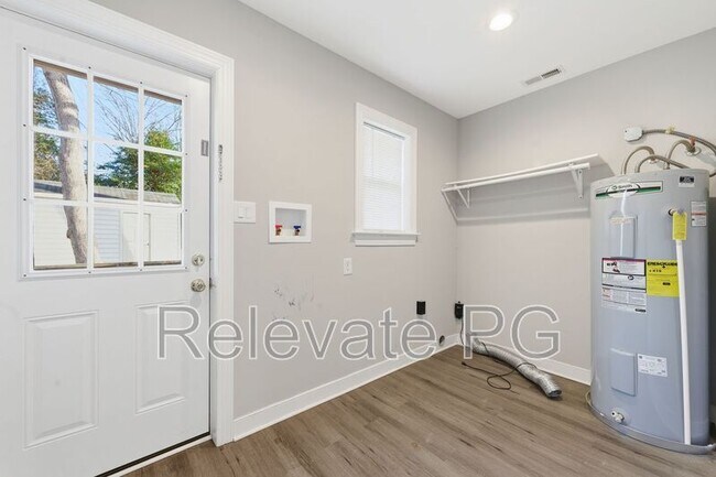 Building Photo - 8410 Yolanda Rd