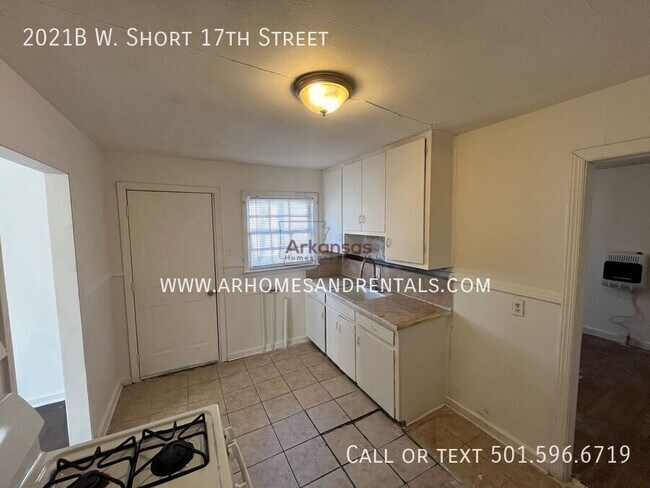 Building Photo - 2021B W. Short 17th Street-