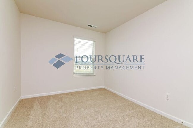 Building Photo - Spacious 3-Bed Townhome with Loft, Modern ...