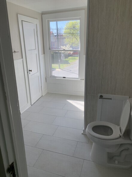 Building Photo - 105 N Franklin St