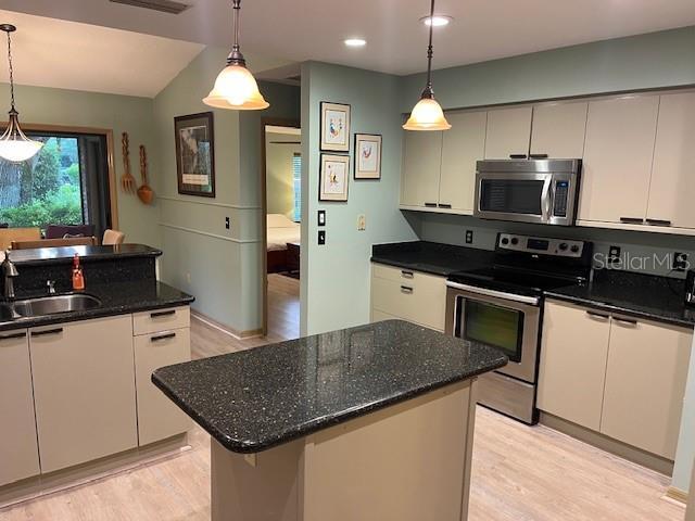 Building Photo - 29 Winding Creek Way