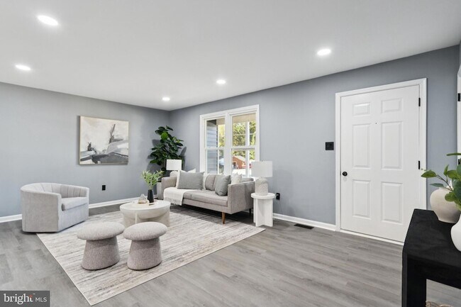 Building Photo - 39 Hidden Lake Dr