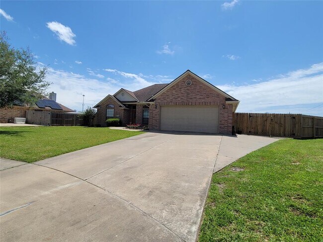 Building Photo - 115 Blue Bird Ct
