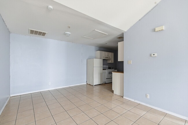 Building Photo - 7625 Windsor Oaks