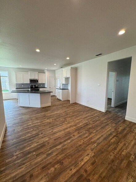 Building Photo - 8016 Sawdust Trl