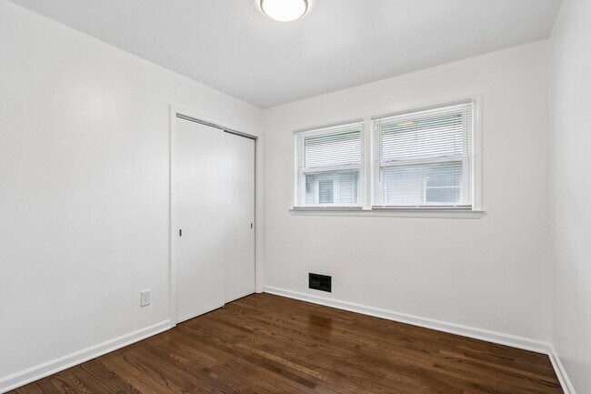 Building Photo - 2223 Grove Ave