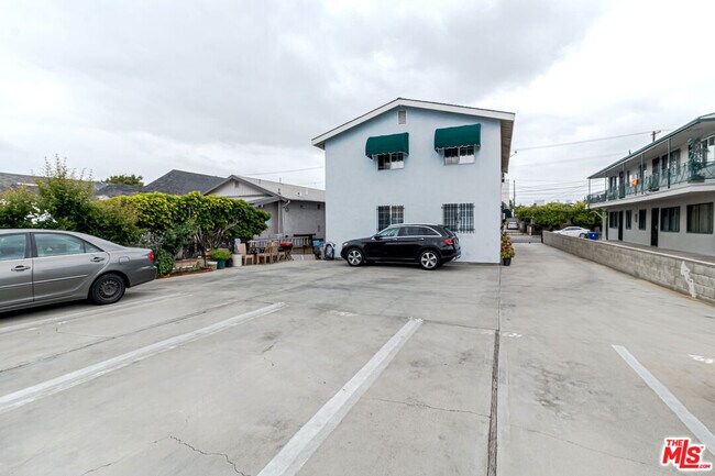 Building Photo - 1231 S Harvard Blvd