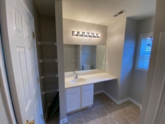 Building Photo - 3 Bedroom 2.5 Home in NE Columbia MOVE IN BY 1/31/26 RECEIVE $300 OFF FIRST MONTH'S RENT!!!!!!