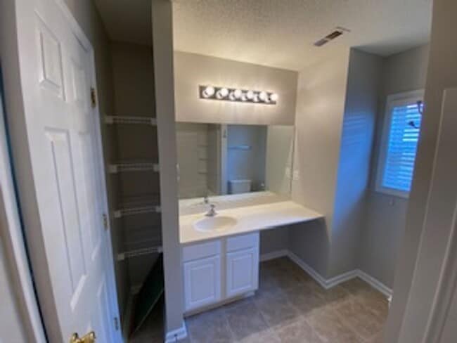 Building Photo - 3 Bedroom 2.5 Home in NE Columbia MOVE IN BY 2/28/26 26 RECEIVE $300 OFF FIRST MONTH'S RENT!!!!!!