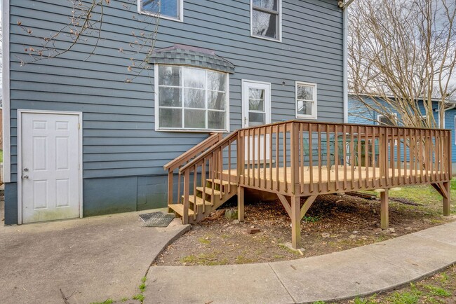 Building Photo - 3 Bed, 2 Bath Home in Prime Sylvan Park Lo...