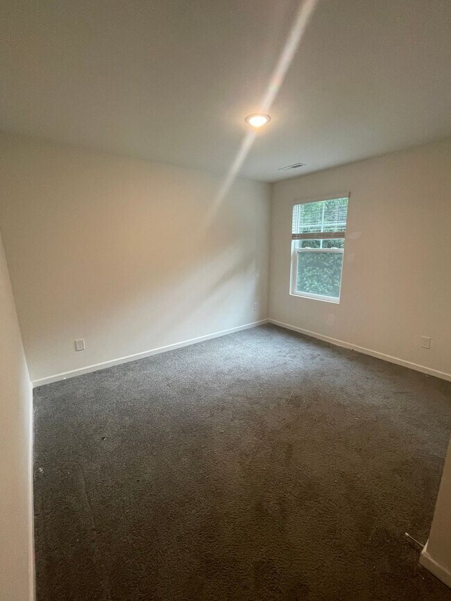 Building Photo - Welcome to this stunning 3-bedroom, 2.5-ba...