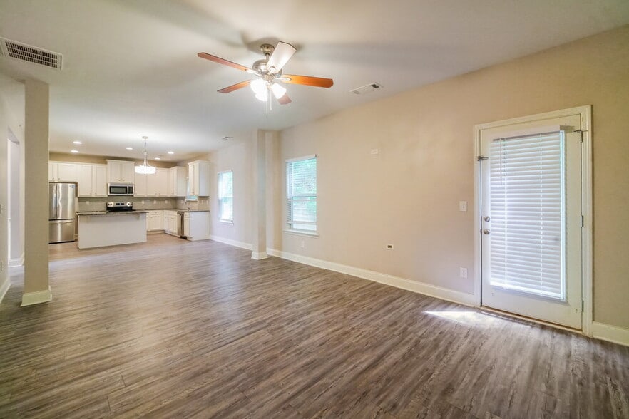 Building Photo - 313 Kenmore Ct