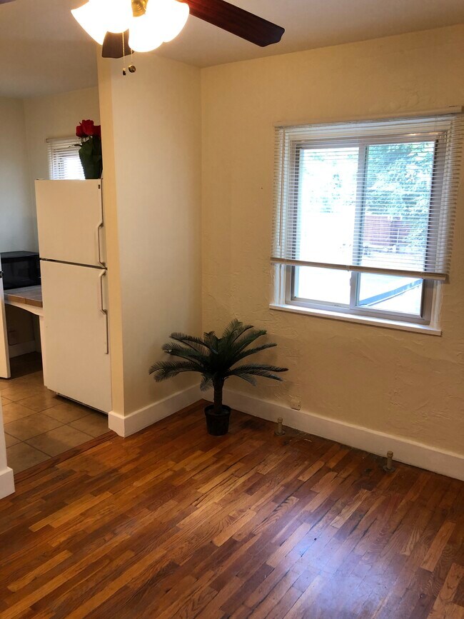 Building Photo - Platte 4 Plex