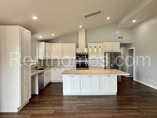 Building Photo - 1410 Shoshone St