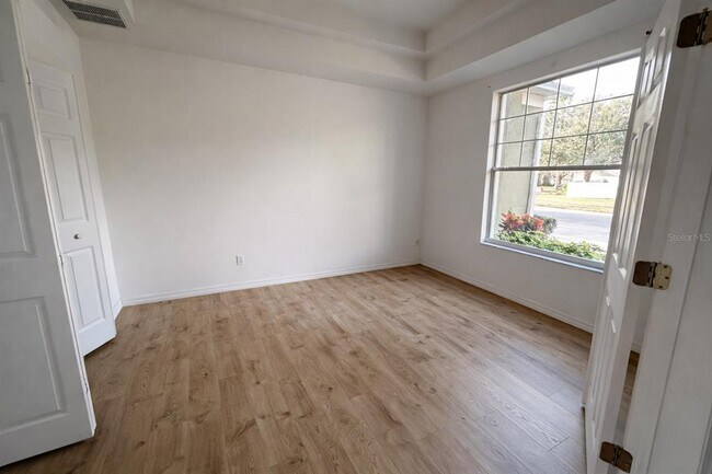 Building Photo - 927 Shadowmoss Dr