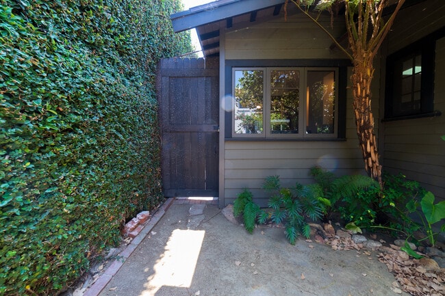 Building Photo - 5316 La Cresta Ct