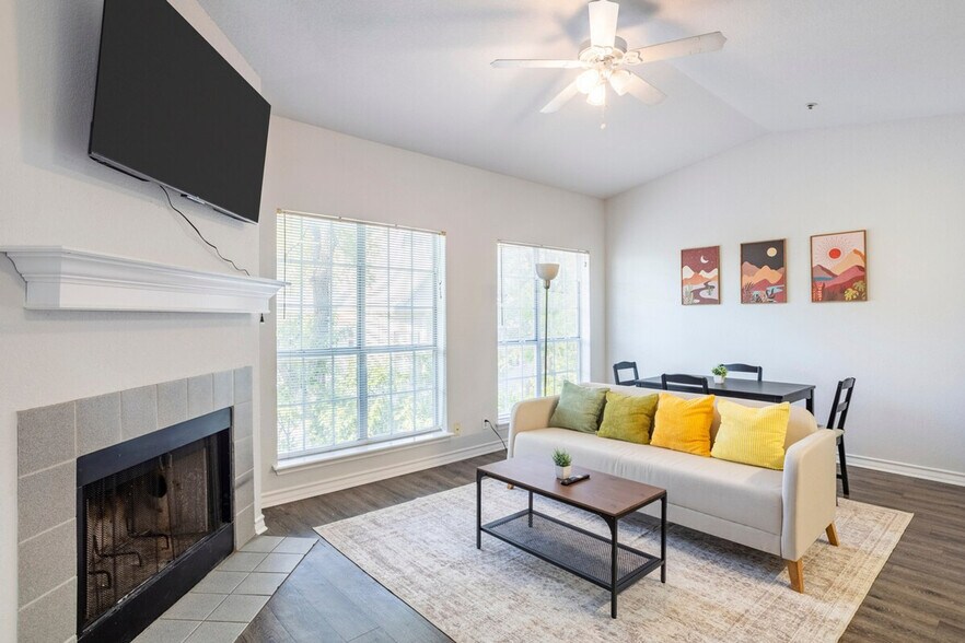 Primary Photo - 1005 W 23rd St