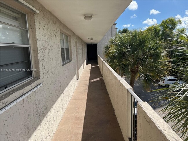 Building Photo - 6900 N Kendall Dr