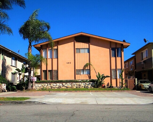 Building Photo - 108 N Hayworth Ave