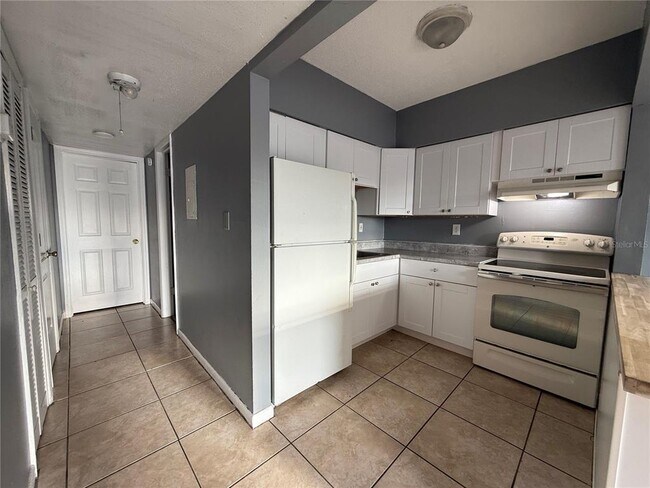 Building Photo - 8923 N 40th St