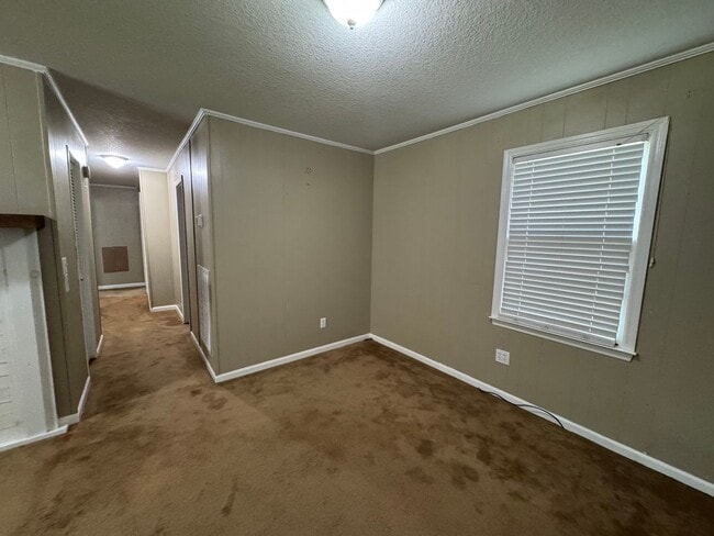 Building Photo - 2 Bedrooms- 1 Bathroom- House in Centre, AL!