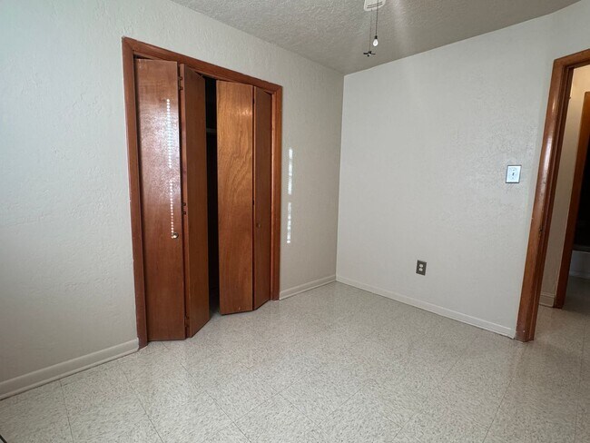 Building Photo - 3011 NE Cimarron Trail