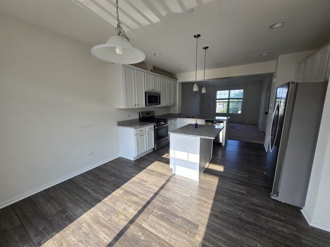 Building Photo - 522 Fairway Dr