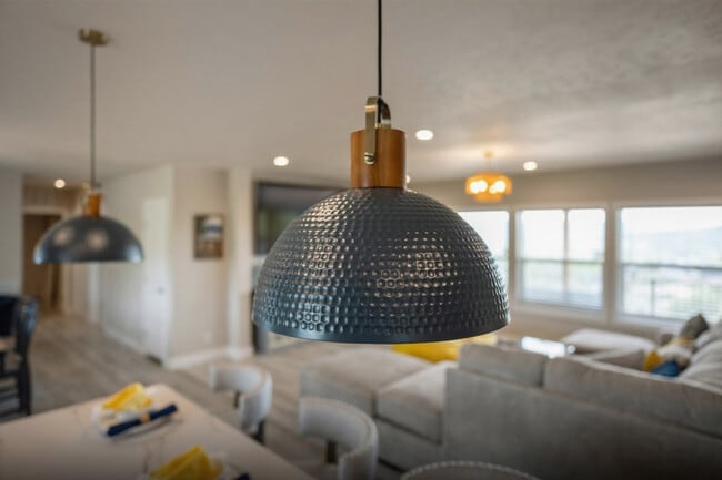 Primary Photo - 421 Bluegrass Way