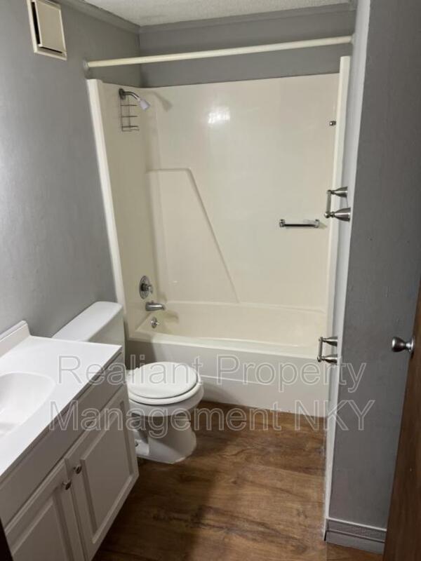 Building Photo - 406 Amhurst Dr