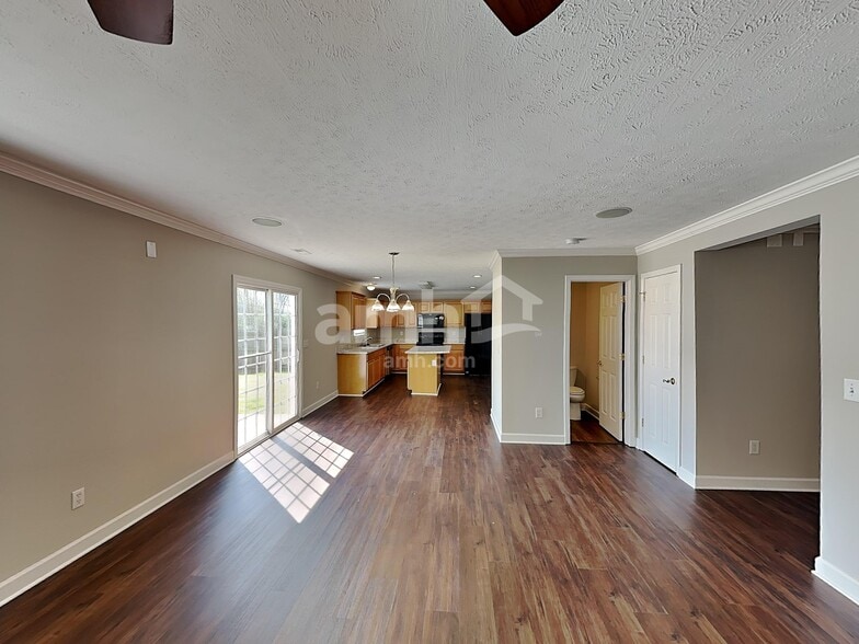 Building Photo - 102 Baker Springs Ln